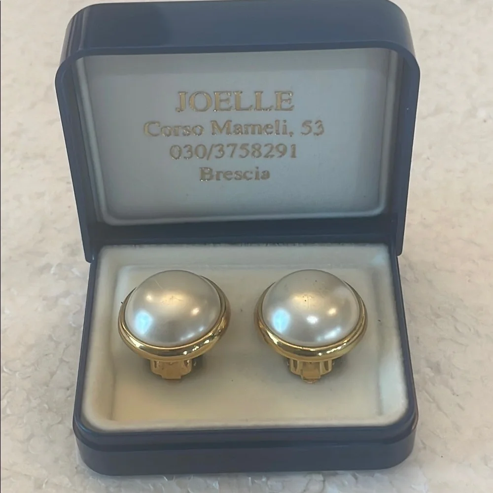 Vintage Classic Gold Pearl clip on Earrings